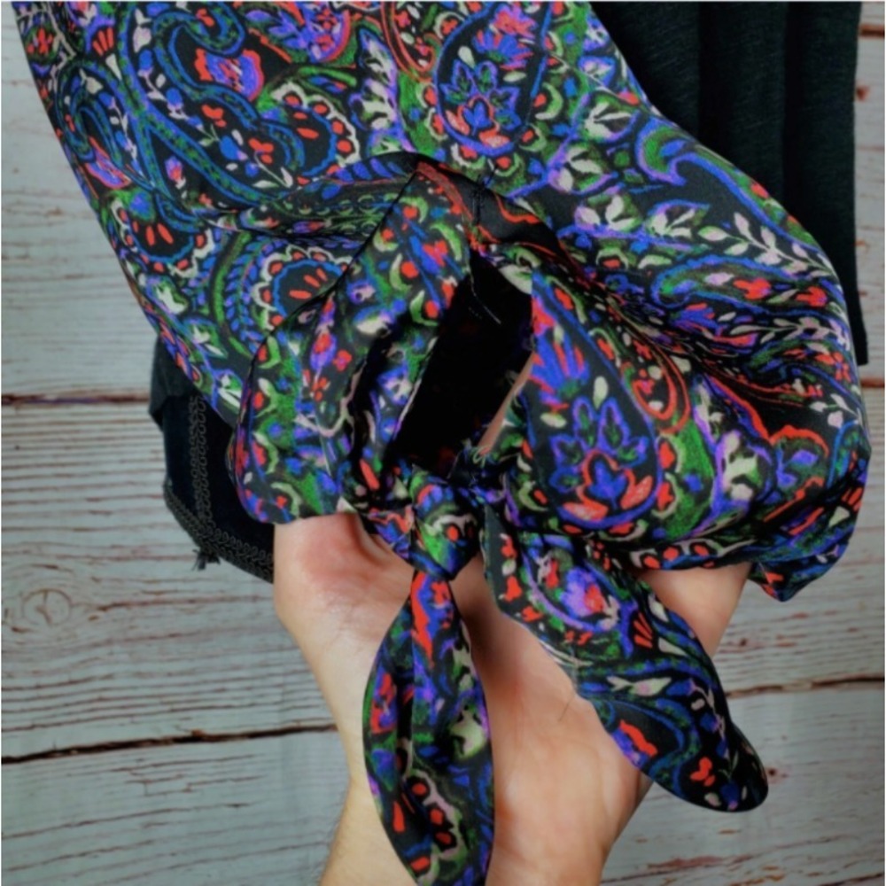 Akemi + Kim Anthropologie Maybell Tied Sleeve Top Women's Size Small Paisley - Picture 9 of 11